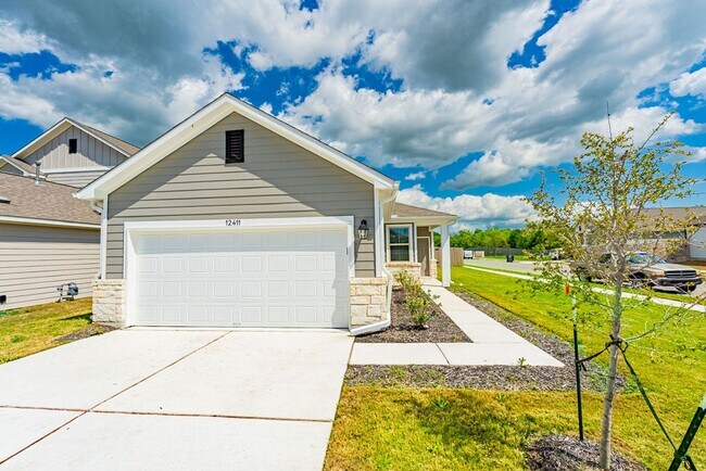 Foto del edificio - Beautiful New 4 bed, 2 bath home in Buda!