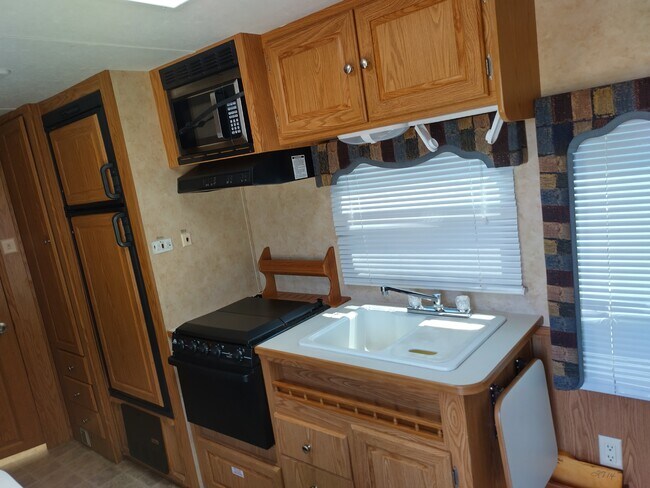 Foto del edificio - 403 Cook Rd