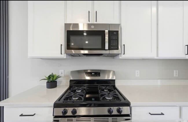 Building Photo - 988 W 500 S