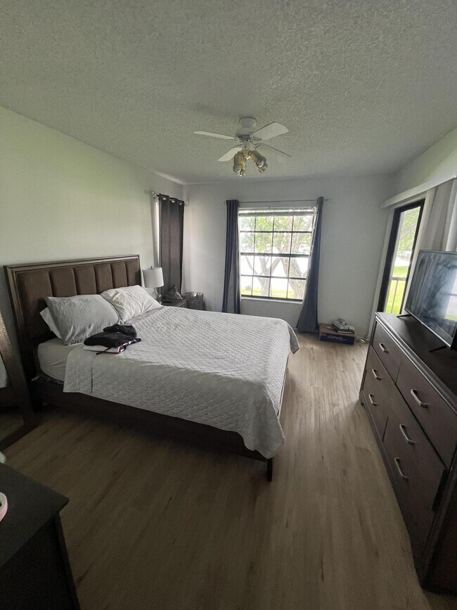 Foto del edificio - 2950 Olivewood Terrace