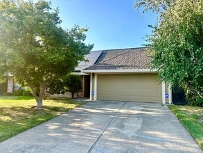 Building Photo - 1211 Cedar Tree Wy