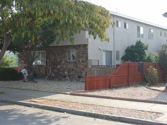 Primary Photo - Harlan Apartments