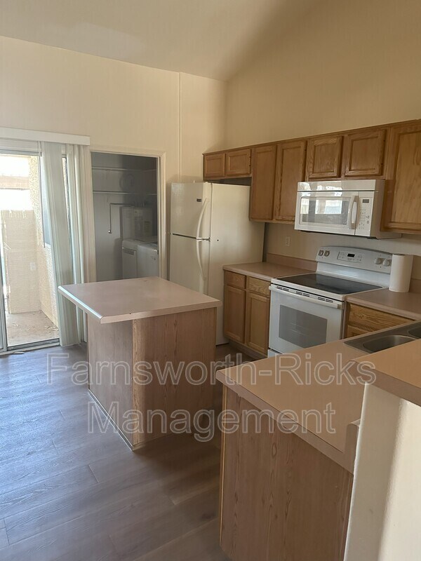 Foto del edificio - 5808 E Brown Rd