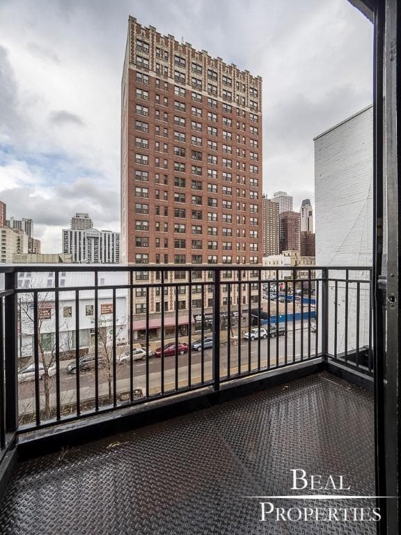 Building Photo - 2 bedroom in CHICAGO IL 60610