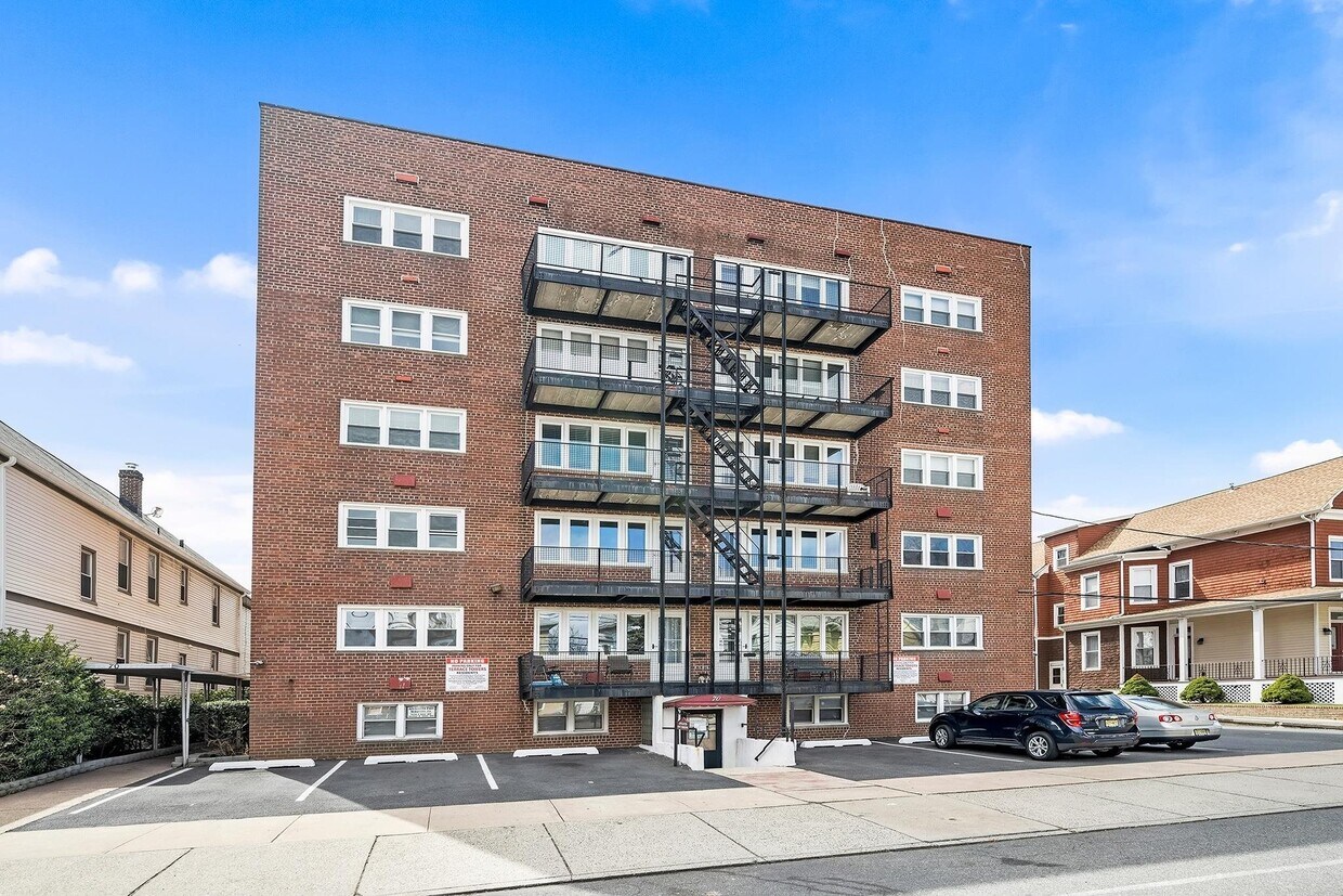 Primary Photo - 70 W 32nd St