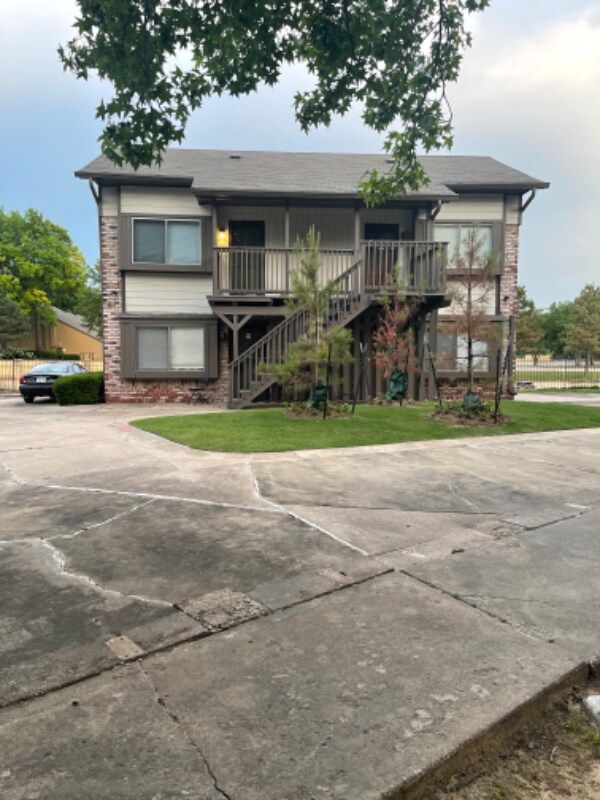 Primary Photo - 2432 E 59th Ct