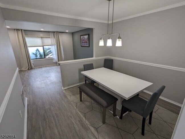 Foto del edificio - 471 Brookside Ln