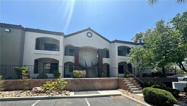 Foto del edificio - 950 Seven Hills Dr