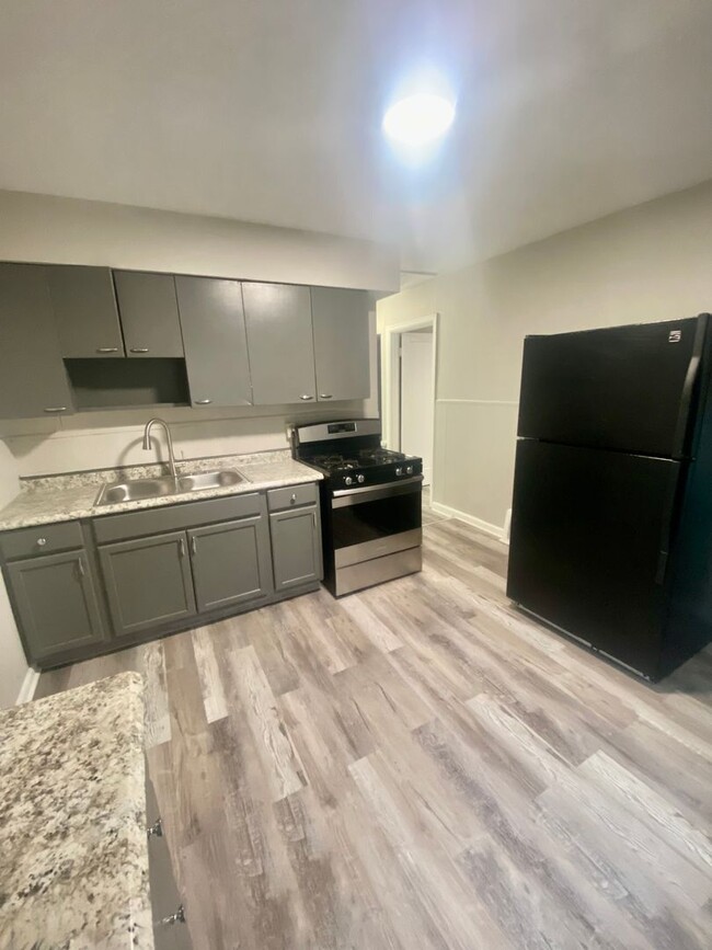 Building Photo - Recently Renovated Two Bedroom Coming Avai...