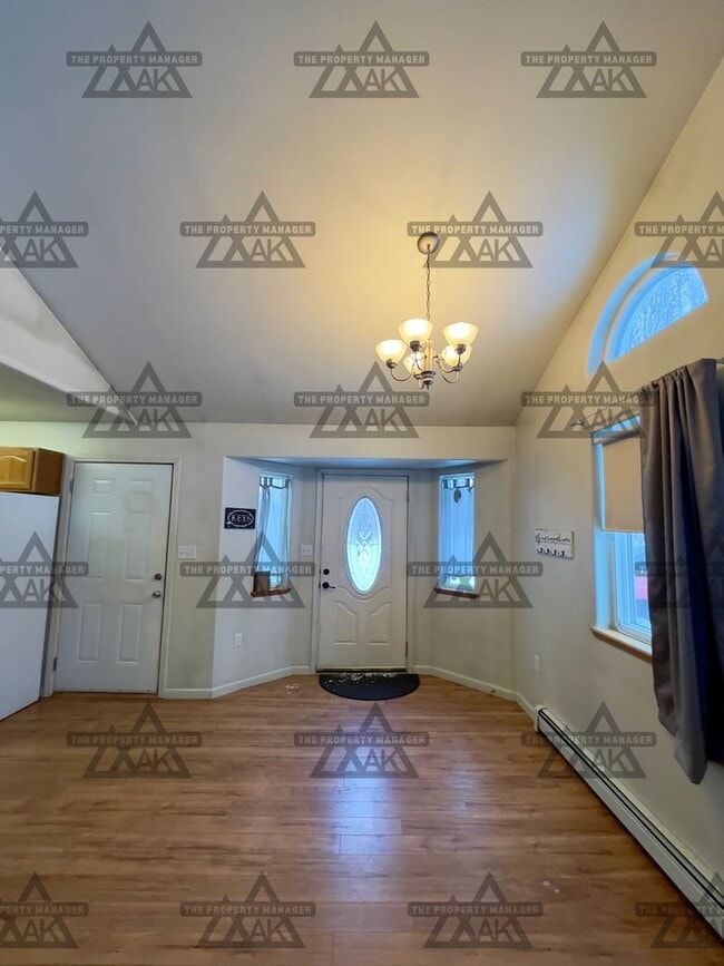 Foto del edificio - Dog-Friendly 3-Bedroom Home with Heat Included & 2-Car Garage in North Pole