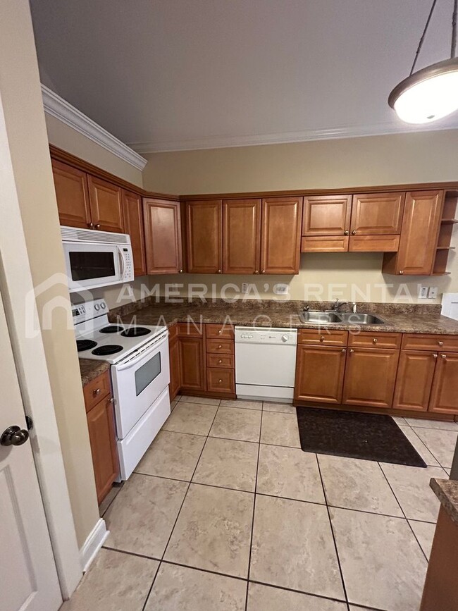 Foto del edificio - Townhome in Hoover, AL!!! View with 48 Hou...