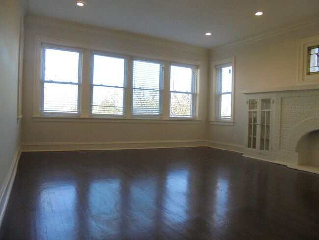 Building Photo - 5315 W Schubert Ave