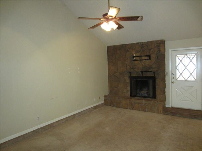 Foto del edificio - 65 Queen Ann's Lace