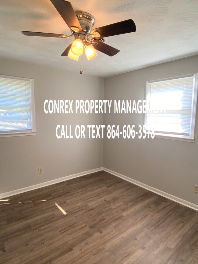 Building Photo - 5 BEDROOM HOME IN BOILING SPRINGS!