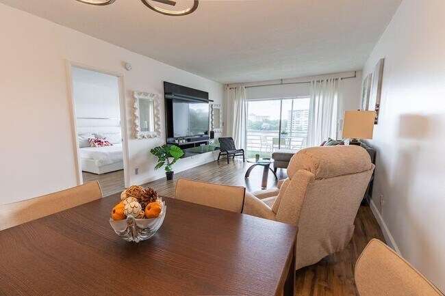 Foto del edificio - 2751 N Palm Aire Dr