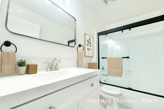 Building Photo - 930 S Shenandoah St