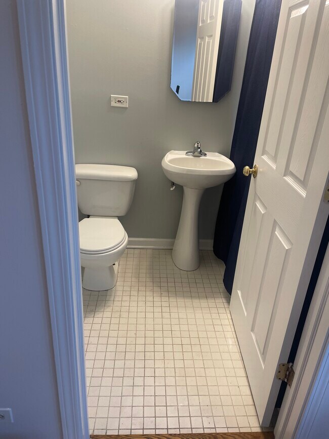Baño - 4425 N Lawndale Ave