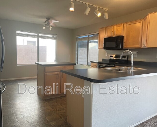 Building Photo - 7813 S 47th Ln