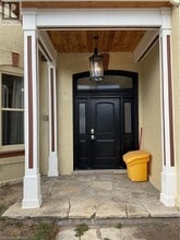 Building Photo - 98 Lorne Crescent