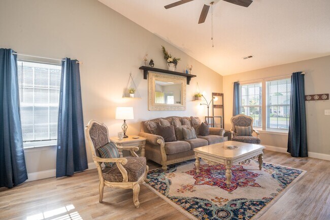 Foto del edificio - FURNISHED MONTHLY RENTAL-AVAILABLE STARTIN...