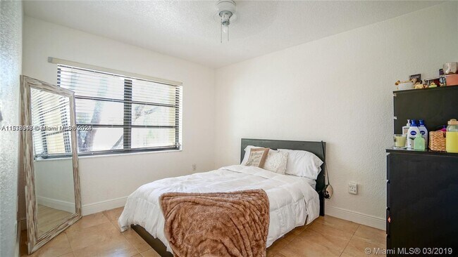 Foto del edificio - 7915 SW 104th St