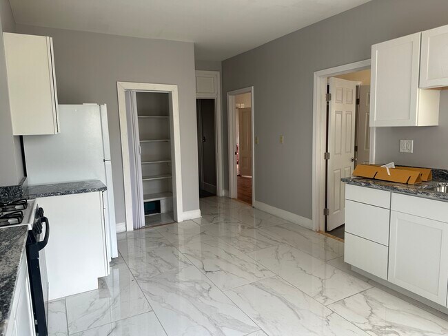 Building Photo - 21 Dewey St