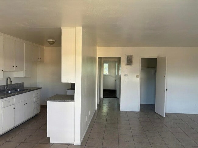 Sala de estar y cocina - 14125 Coteau Dr