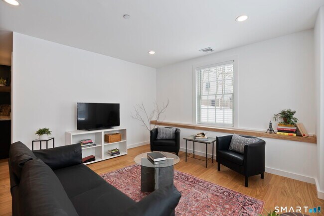 Building Photo - 179 Butternut St