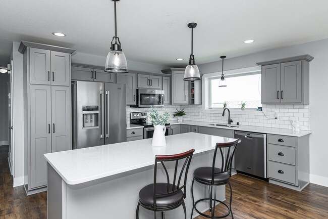 Building Photo - Gorgeous, spacious home on beautiful count...
