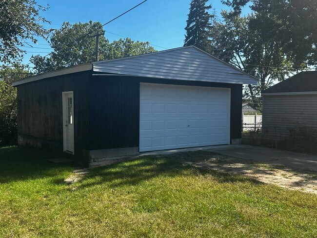 Foto del edificio - BEAUTIFUL 3 BEDROOM HOME