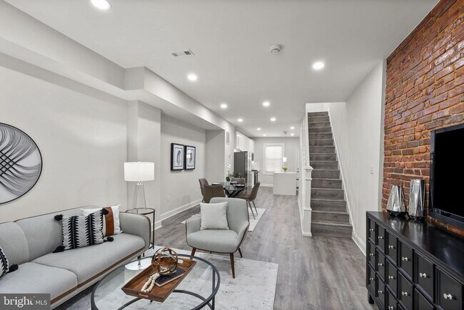 Foto del edificio - 518 N Lakewood Ave