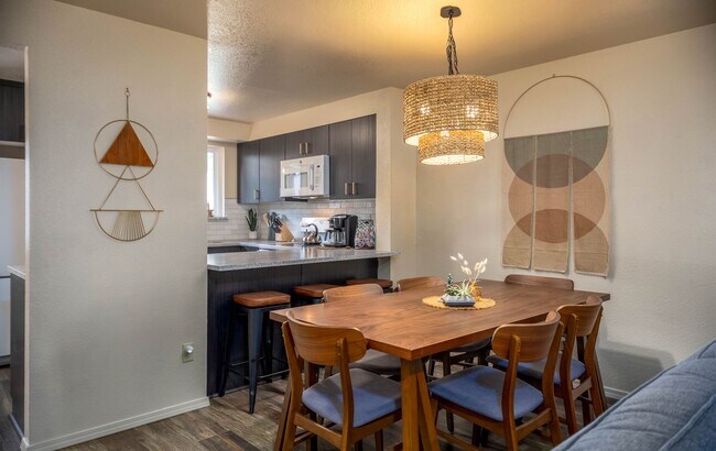 Foto del edificio - Sleek, Modern SE Boise Townhouse