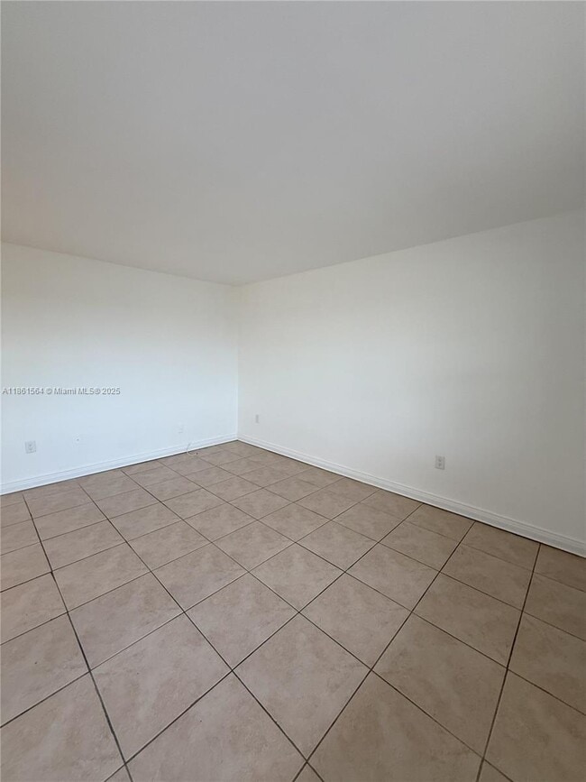 Foto del edificio - 5165 W Flagler St