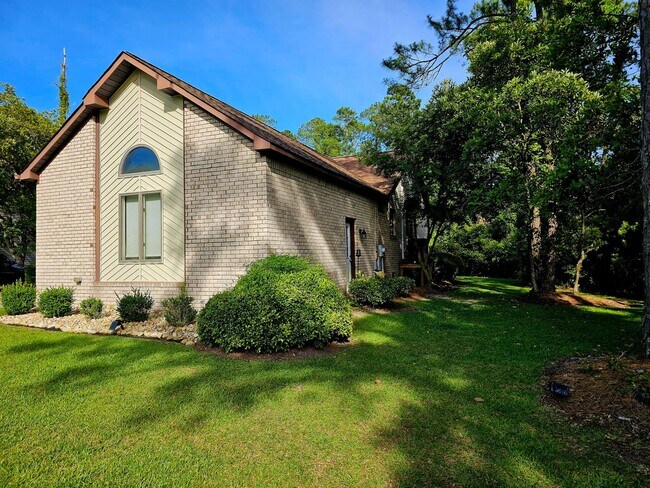 Building Photo - 714 San Juan Rd