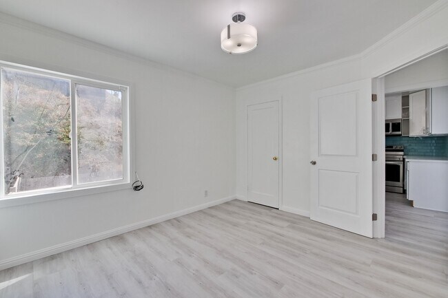 Building Photo - 289 Bridgeview Dr