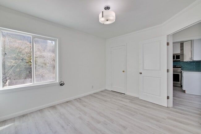 Foto del edificio - 289 Bridgeview Dr
