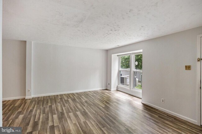 Building Photo - 2504 Greenwood Dr