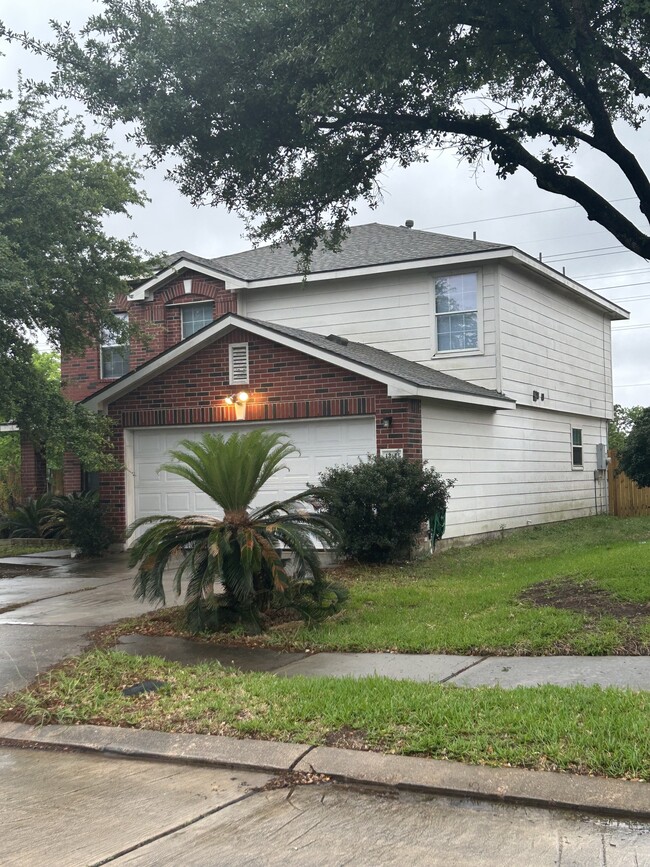 Building Photo - 13611 Clarks Fork Dr