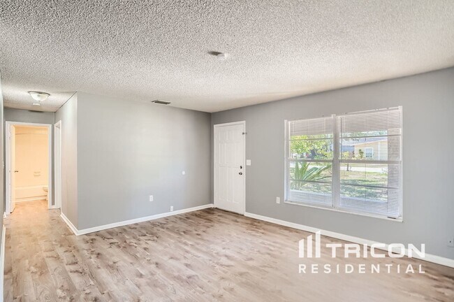 Foto del edificio - 3415 W Bay Ave