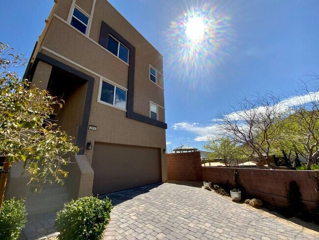 Foto del edificio - UNIQUE MODERN 3 STORY, 2BED, 3BATH WITH A ROOFTOP DECK!