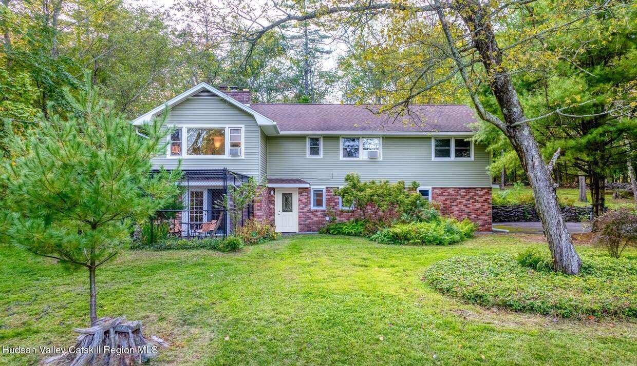 Primary Photo - 15 Forestwood Dr