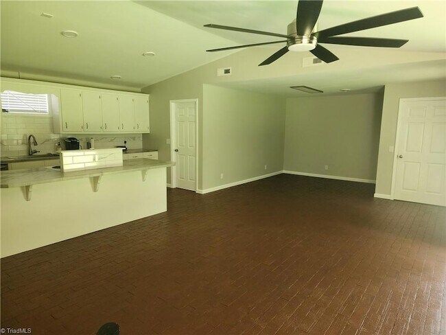 Foto del edificio - 59 Pear Tree Ln