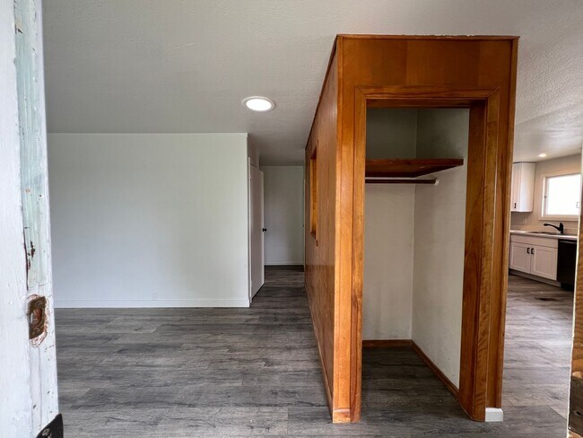 Photo - Bremerton Duplex Apartment