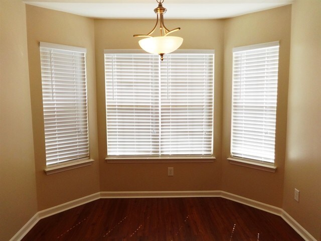 Foto del edificio - 9029 Robins Nest Way