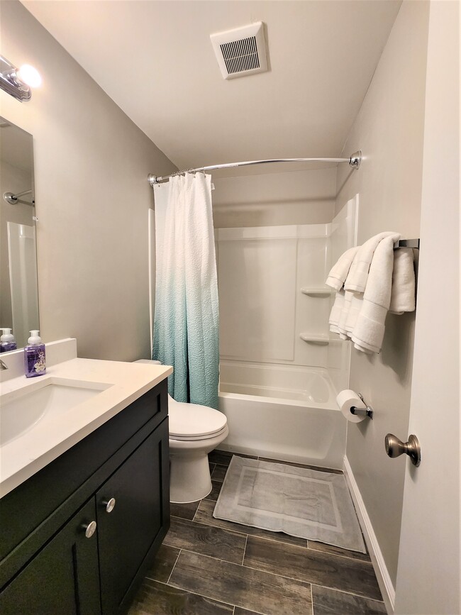 Master Bathroom - 3917 Wendy Ln