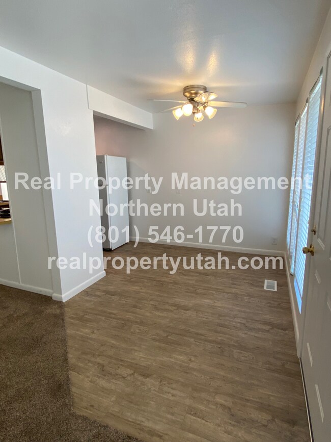 Building Photo - 2 Bedroom 1 Bath Riverdale Duplex Now Avai...