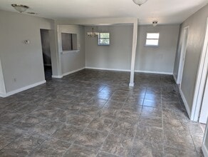 Building Photo - 1011 Reynosa St