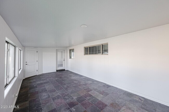 Foto del edificio - 2318 N 82nd St