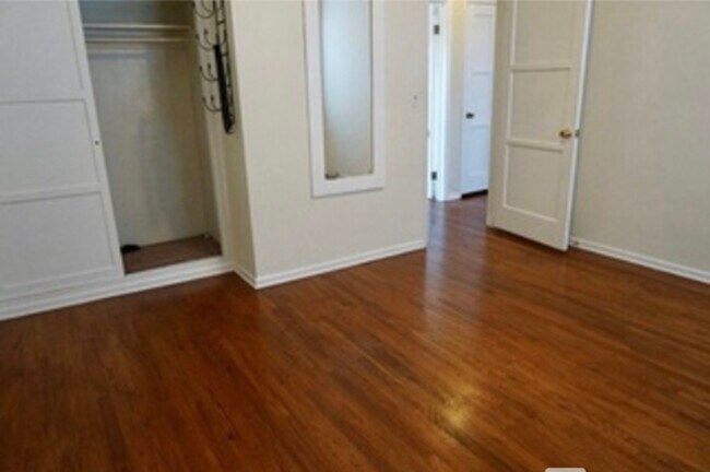 Foto del edificio - 3317 W 78th St