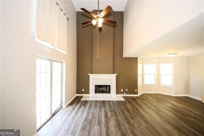 Building Photo - 121 Stoneforest Dr
